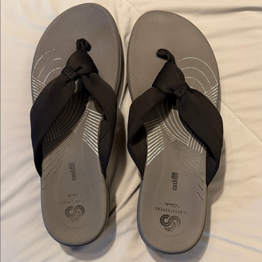 Clark’s Cloudstepper Comfort Women's flip Flop Sandals with Black Straps 9